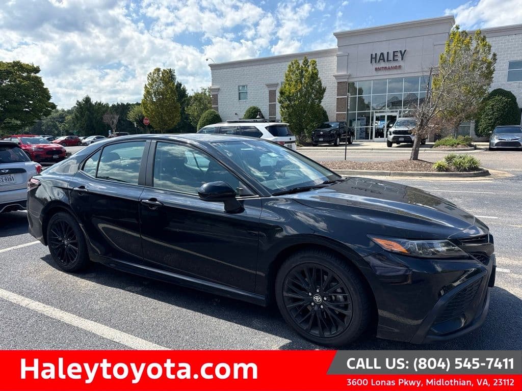 2021 Toyota Camry SE Nightshade — photo 1 of 8