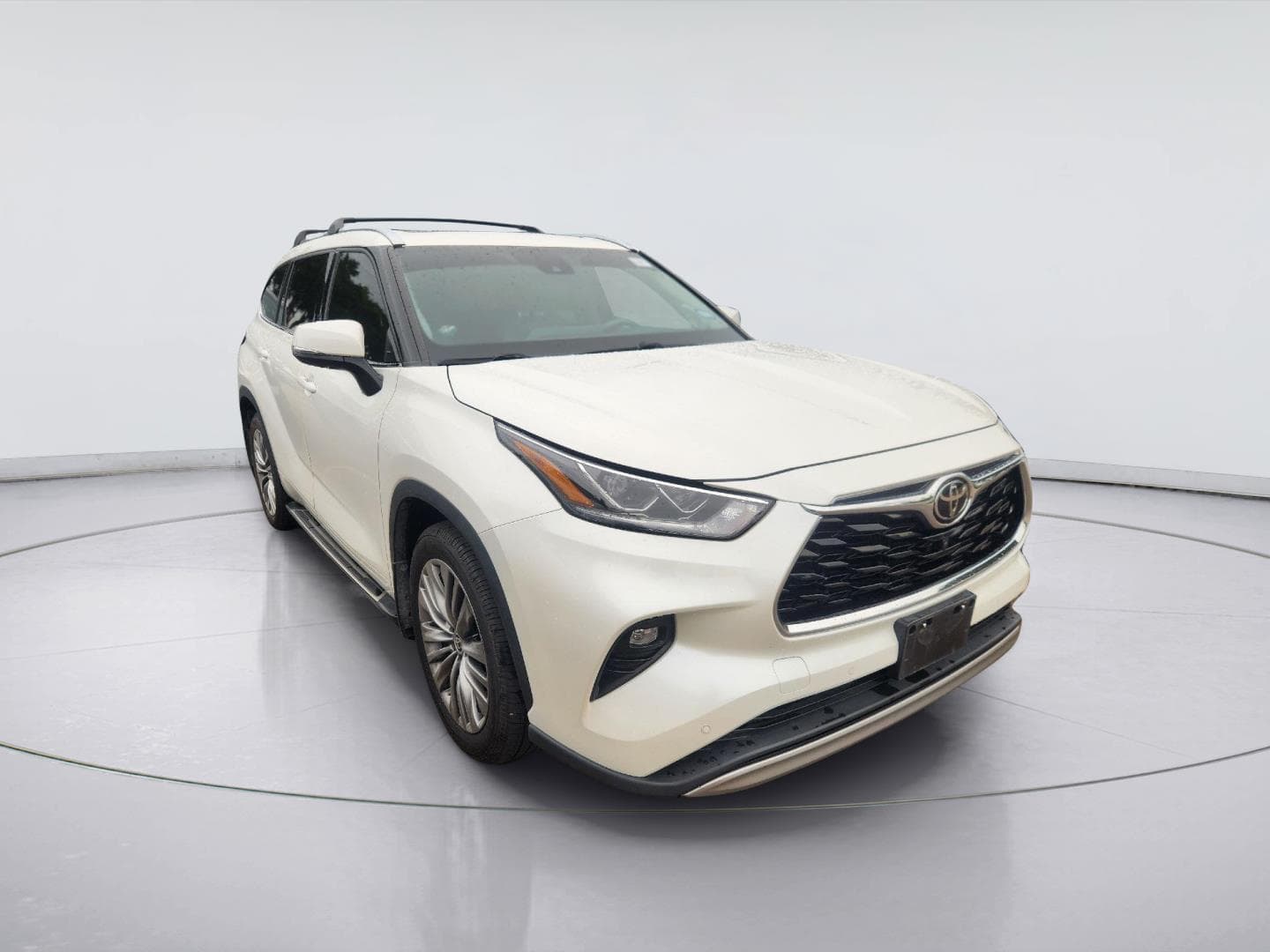 2020 Toyota Highlander Platinum — photo 1 of 10