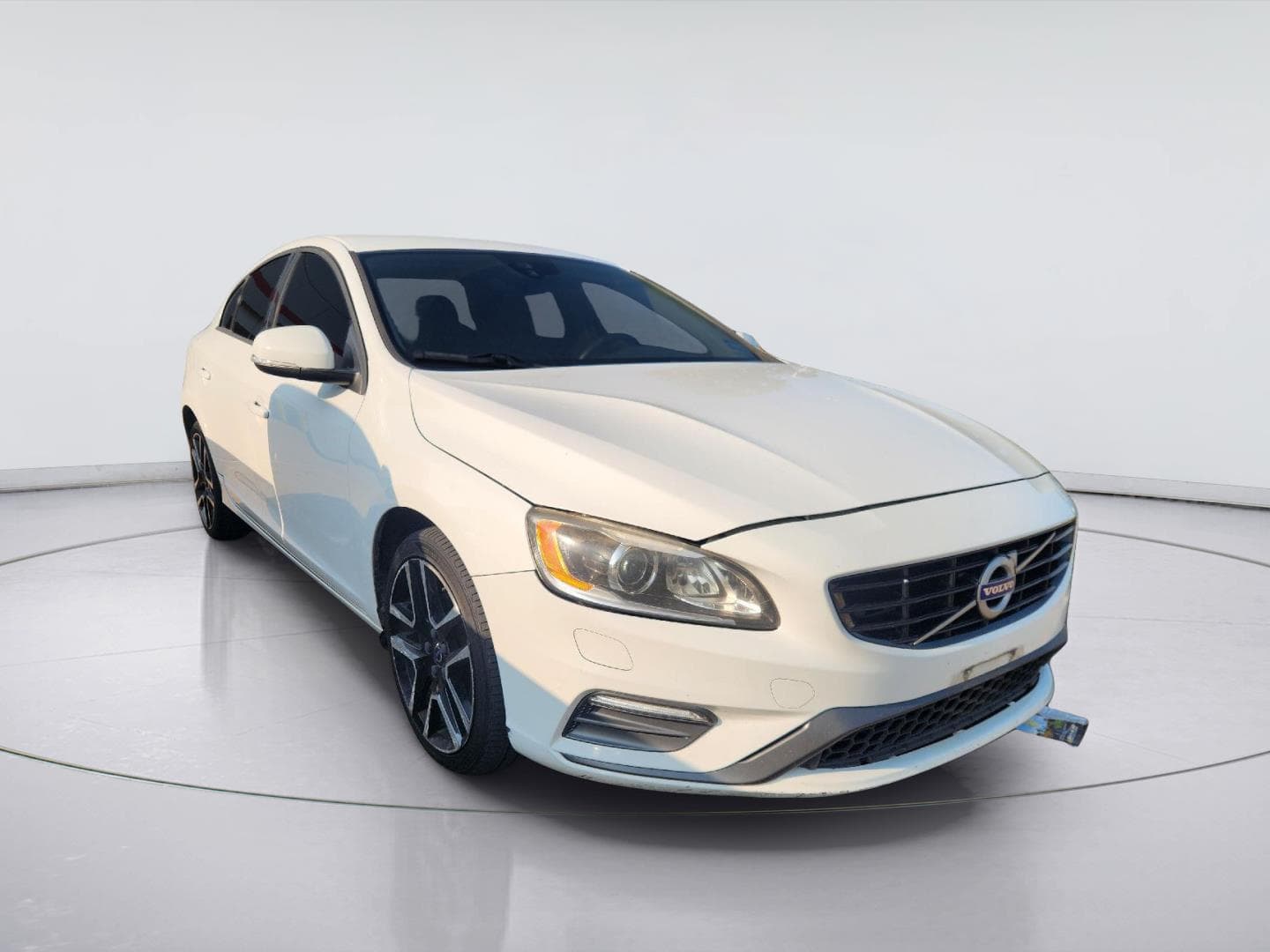 2017 Volvo S60 Dynamic — photo 1 of 10