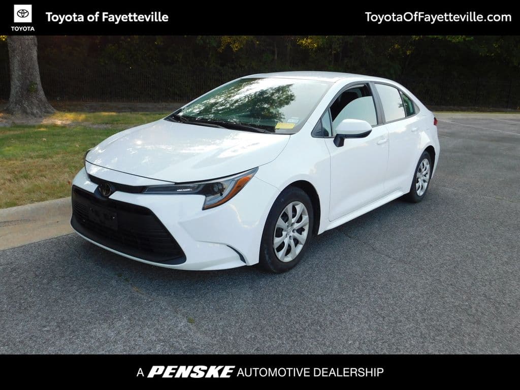 2025 Toyota Corolla LE — photo 1 of 11