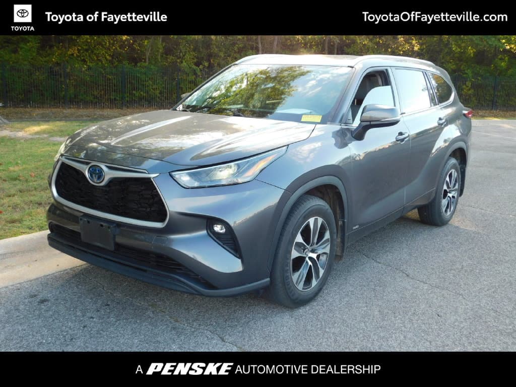 2022 Toyota Highlander Hybrid XLE — photo 1 of 12