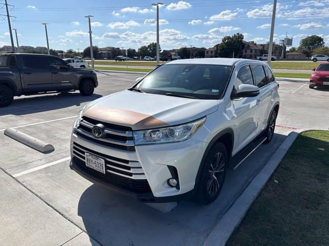 2019 Toyota Highlander Base — photo 1 of 7