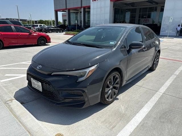 2025 Toyota Corolla SE — photo 1 of 8