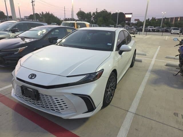 2025 Toyota Camry XSE — photo 1 of 8