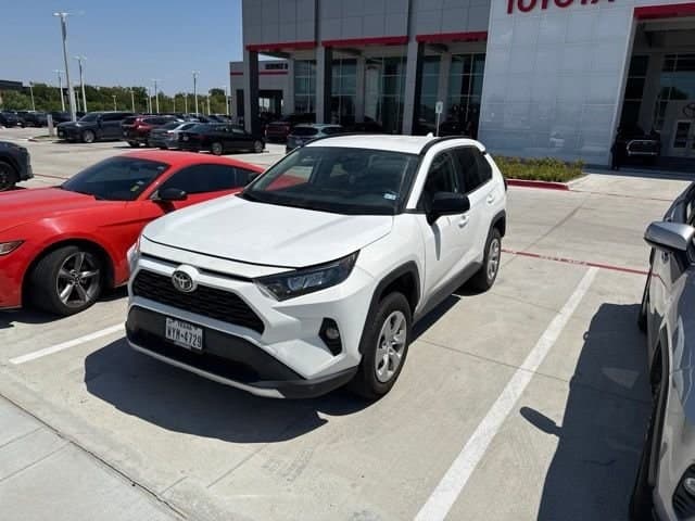 2021 Toyota RAV4 LE — photo 1 of 7