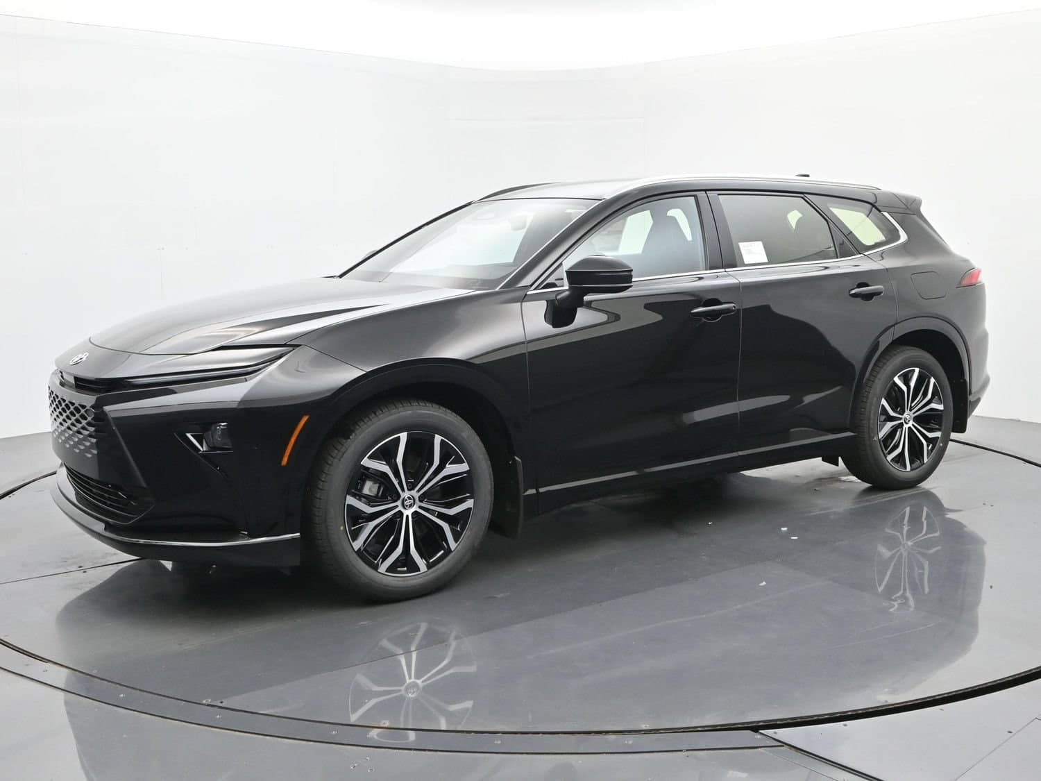 2026 Toyota Crown Signia XLE — photo 1 of 52