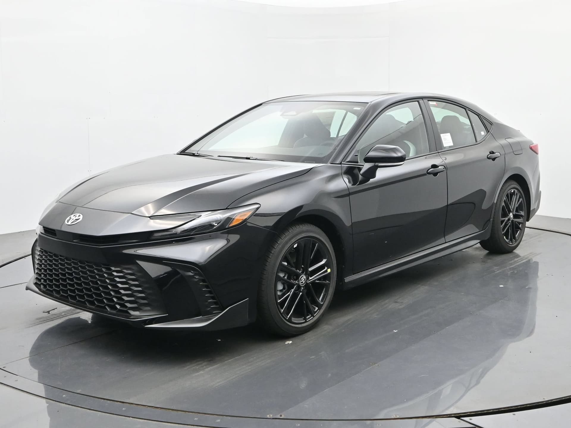 2026 Toyota Camry SE — photo 1 of 52