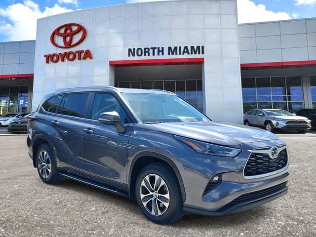 2024 Toyota Highlander XLE — photo 1 of 21