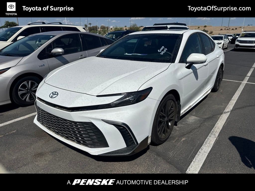 2025 Toyota Camry SE — photo 1 of 10