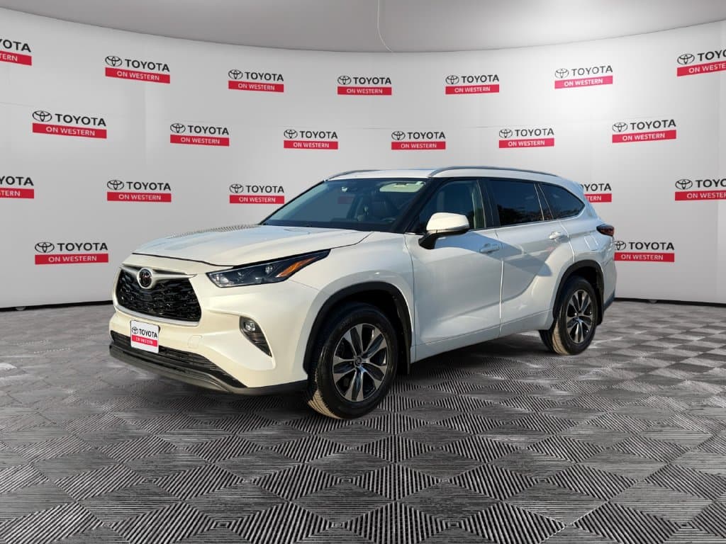 2024 Toyota Highlander XLE — photo 1 of 43
