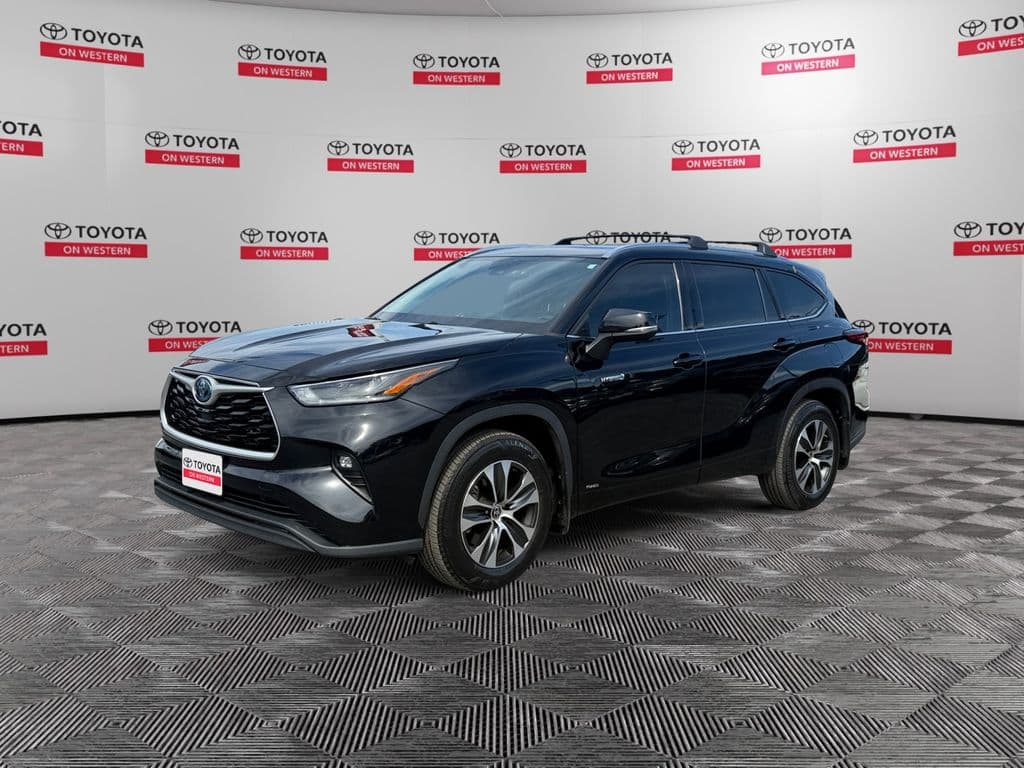2021 Toyota Highlander Hybrid XLE — photo 1 of 39