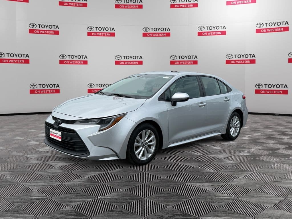 2024 Toyota Corolla LE — photo 1 of 39