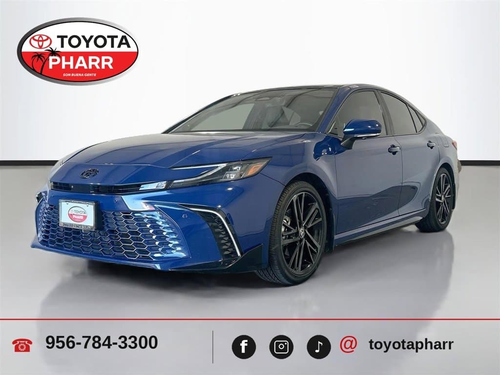 2025 Toyota Camry LE — photo 1 of 31