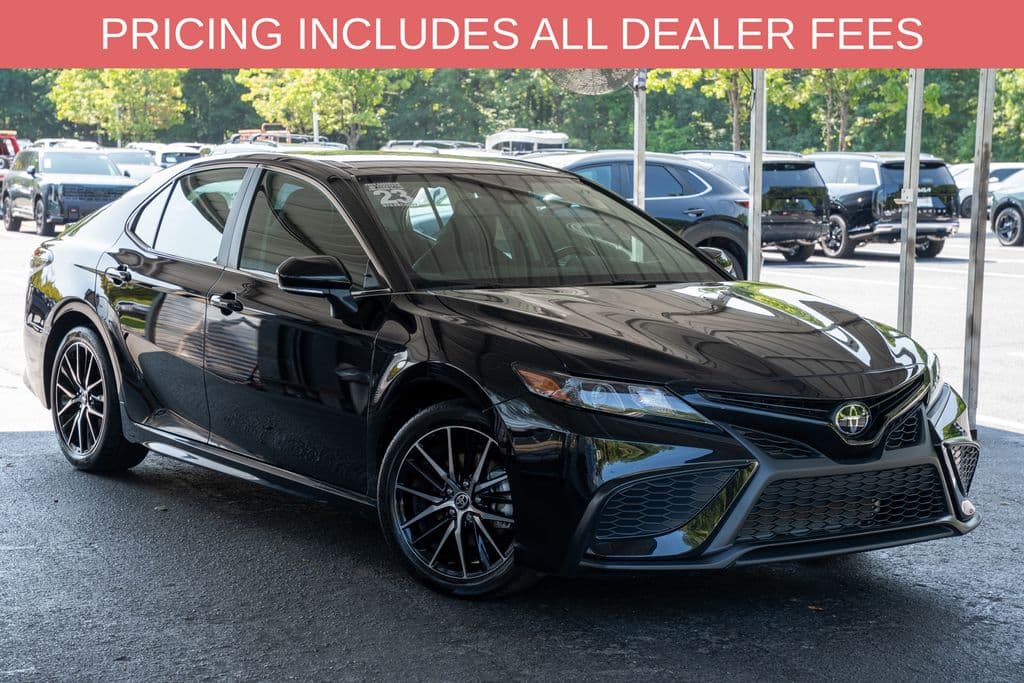 2023 Toyota Camry SE — photo 1 of 19