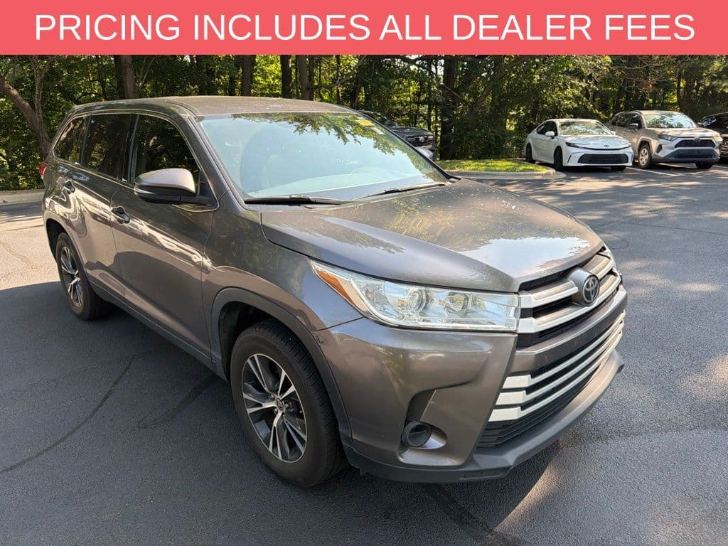 2019 Toyota Highlander LE — photo 1 of 16