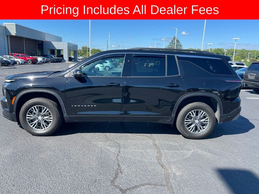 2024 Chevrolet Traverse AWD LT — photo 1 of 34