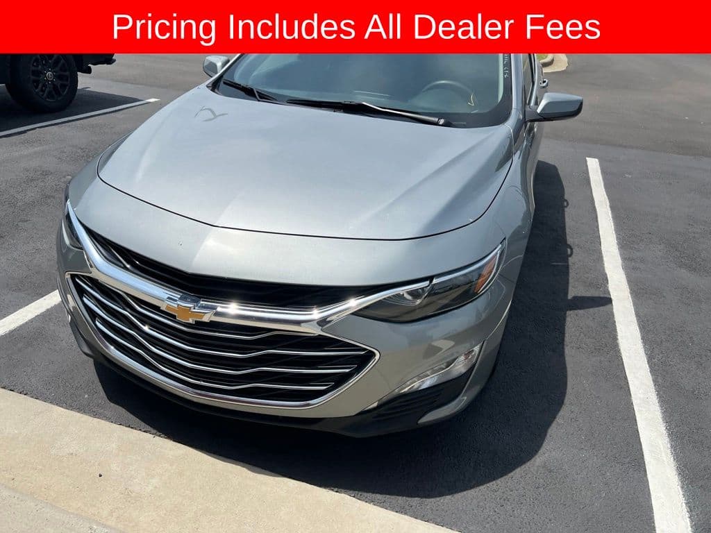 2025 Chevrolet Malibu LT — photo 1 of 17