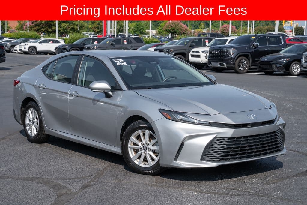 2025 Toyota Camry LE — photo 1 of 19