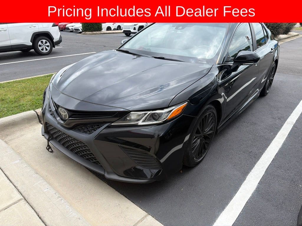 2018 Toyota Camry SE — photo 1 of 13