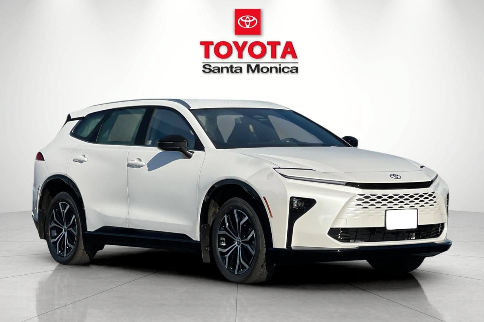 2026 Toyota Crown Signia XLE — photo 1 of 60