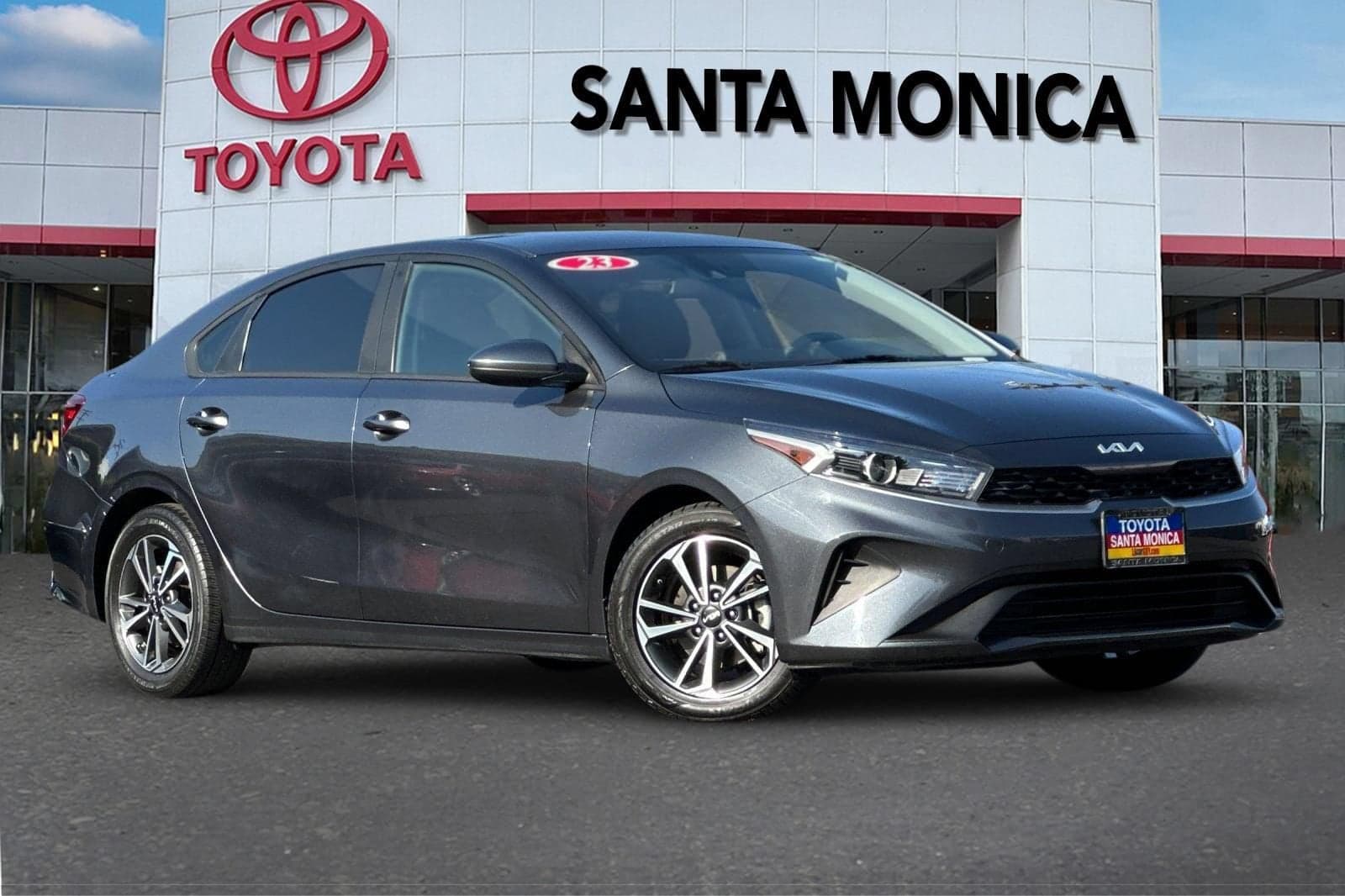 2023 Kia Forte LXS — photo 1 of 32
