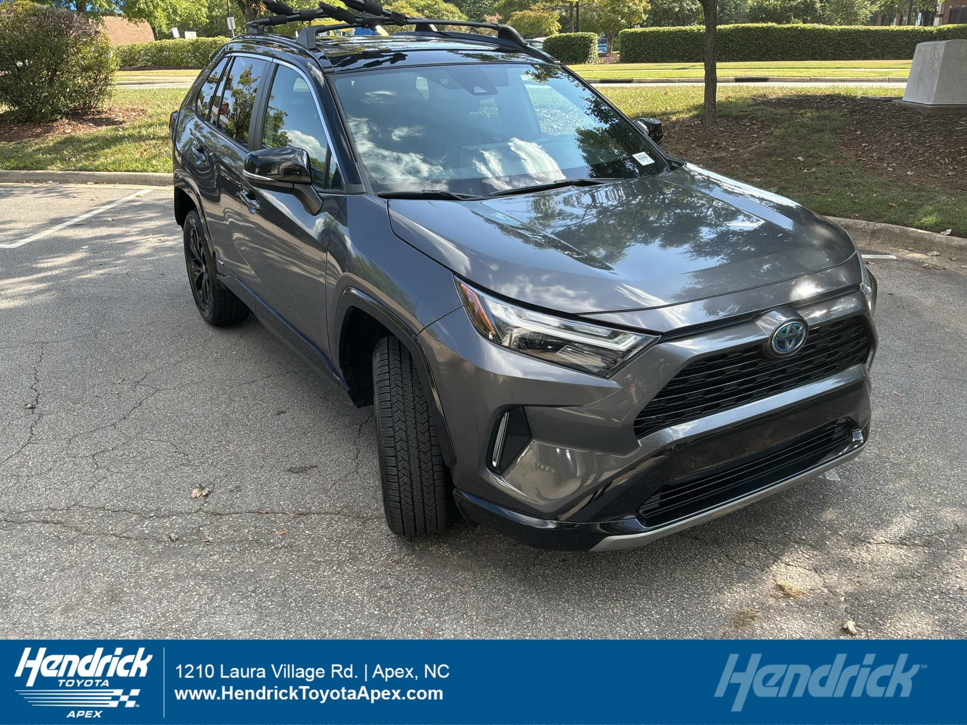 2022 Toyota RAV4 Hybrid XSE — photo 1 of 36
