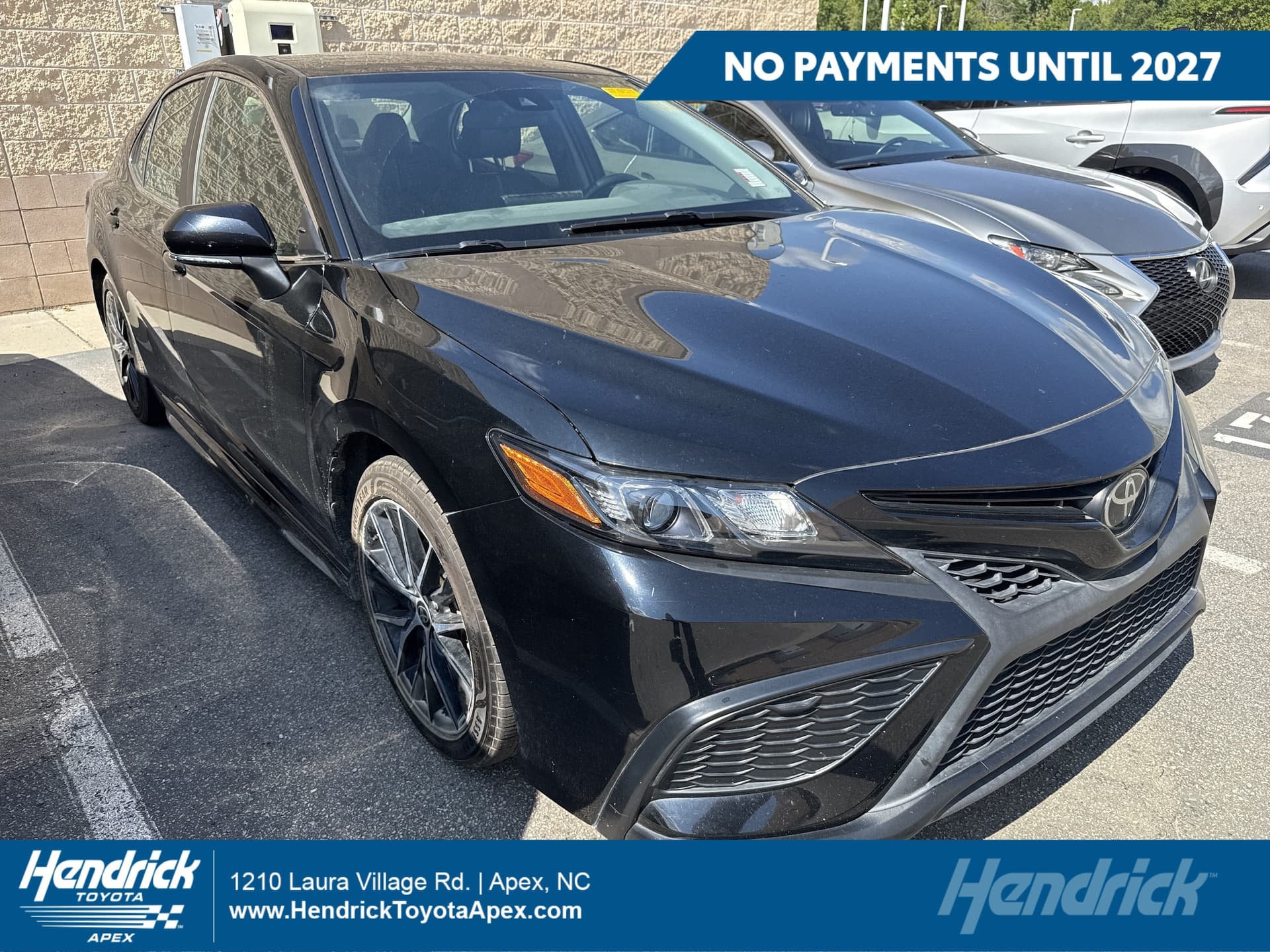 2023 Toyota Camry SE — photo 1 of 10