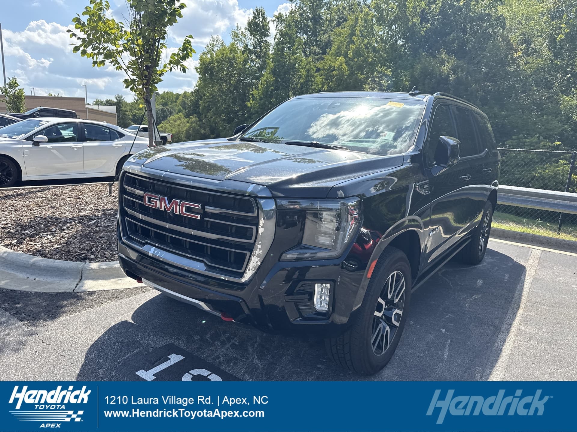 2021 GMC Yukon AT4 — photo 1 of 12
