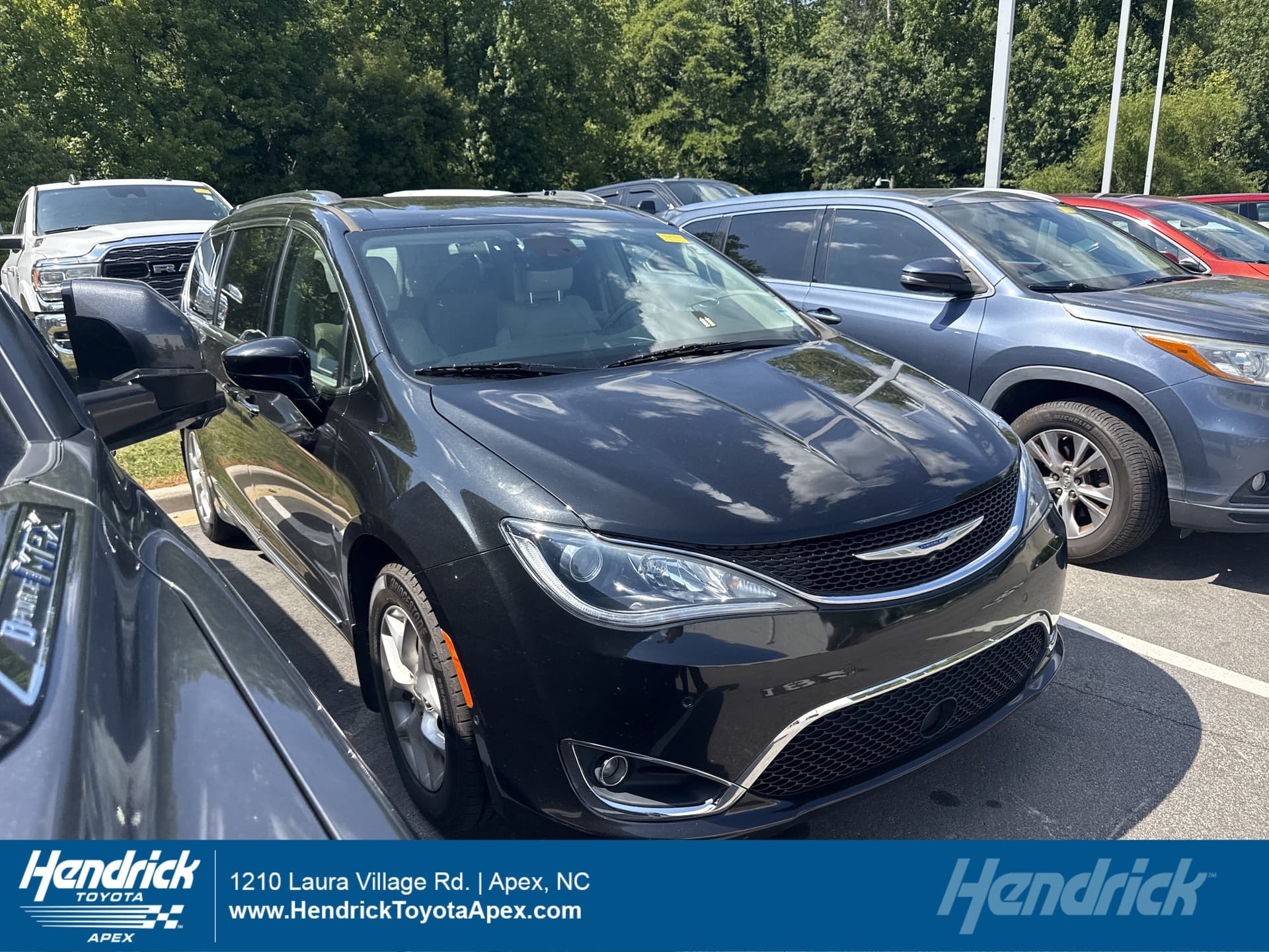 2019 Chrysler Pacifica Touring L Plus — photo 1 of 9
