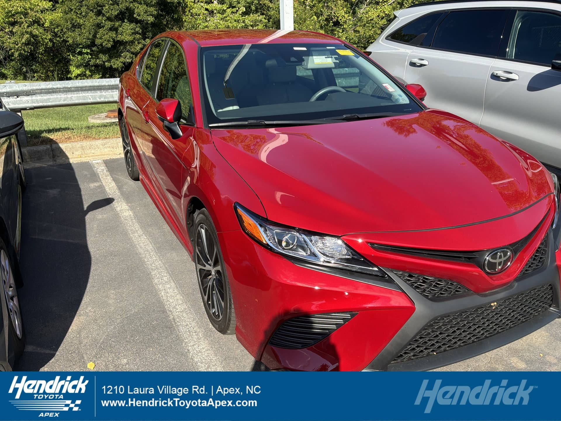 2019 Toyota Camry SE — photo 1 of 11