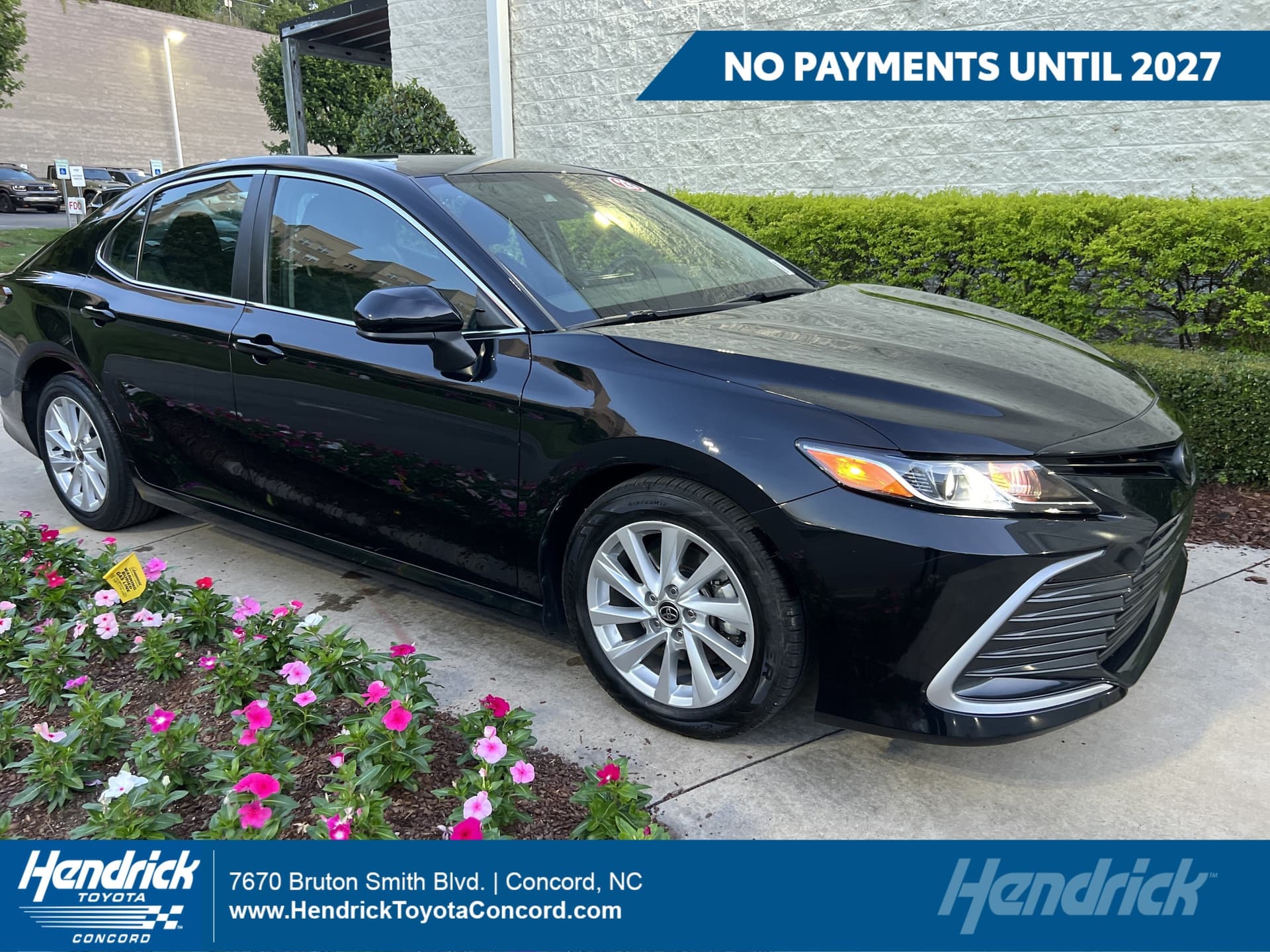 2023 Toyota Camry LE — photo 1 of 36