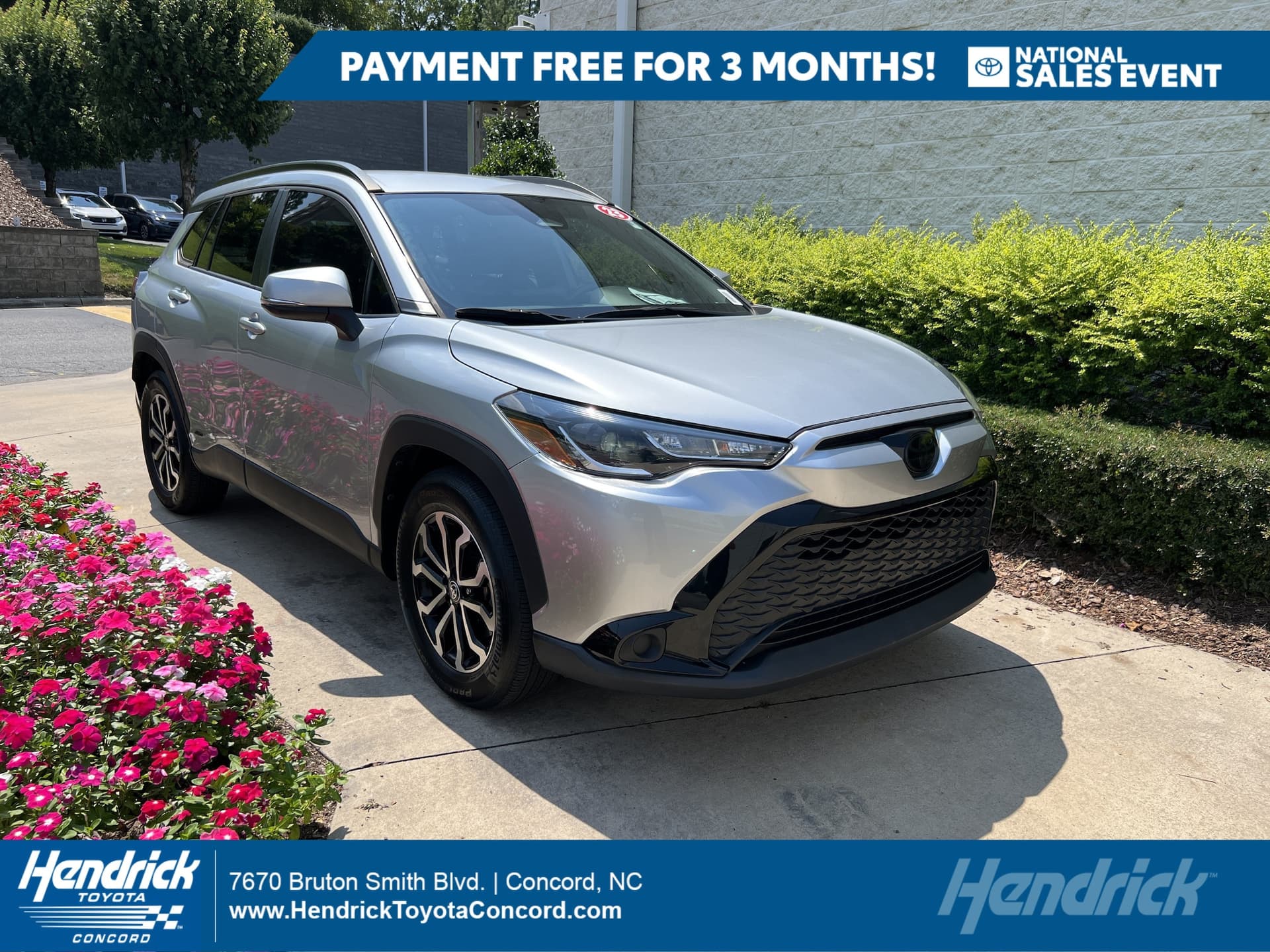 2023 Toyota Corolla Cross Hybrid SE — photo 1 of 35