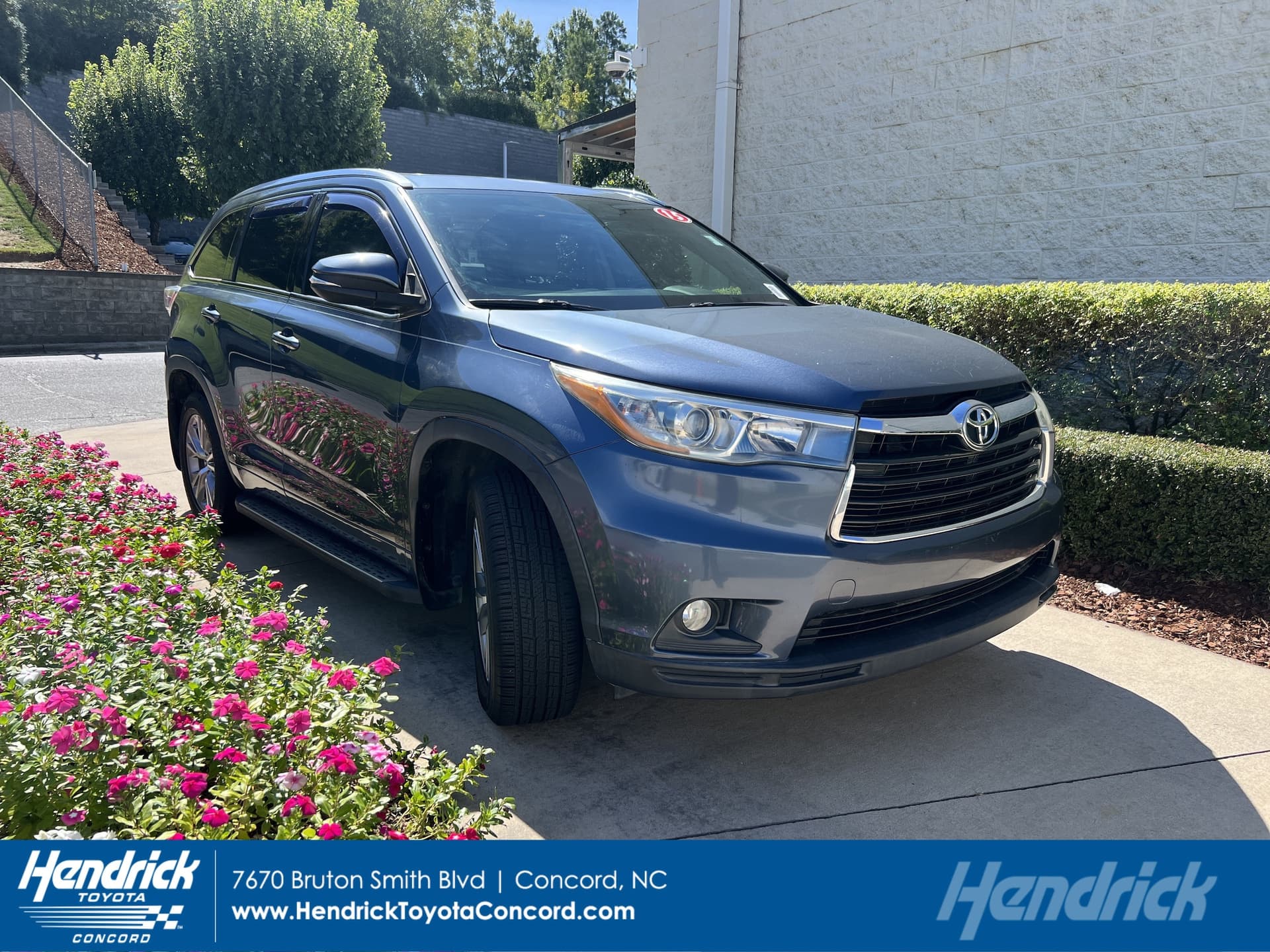 2015 Toyota Highlander XLE — photo 1 of 37