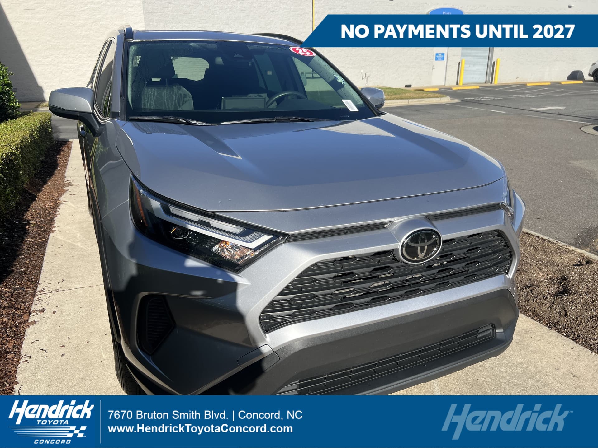 2025 Toyota RAV4 Hybrid XLE — photo 1 of 36
