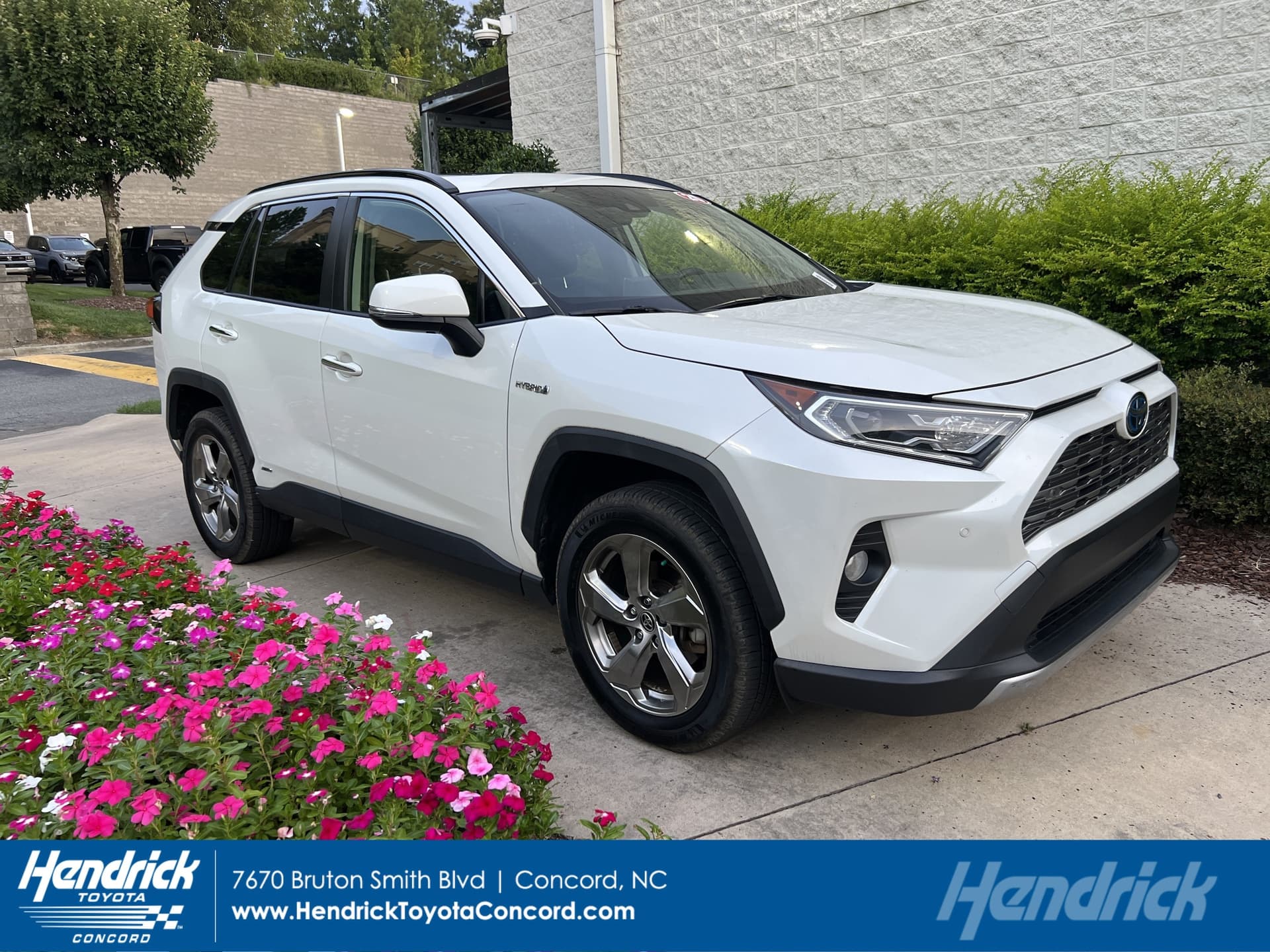 2020 Toyota RAV4 Hybrid Limited — photo 1 of 36