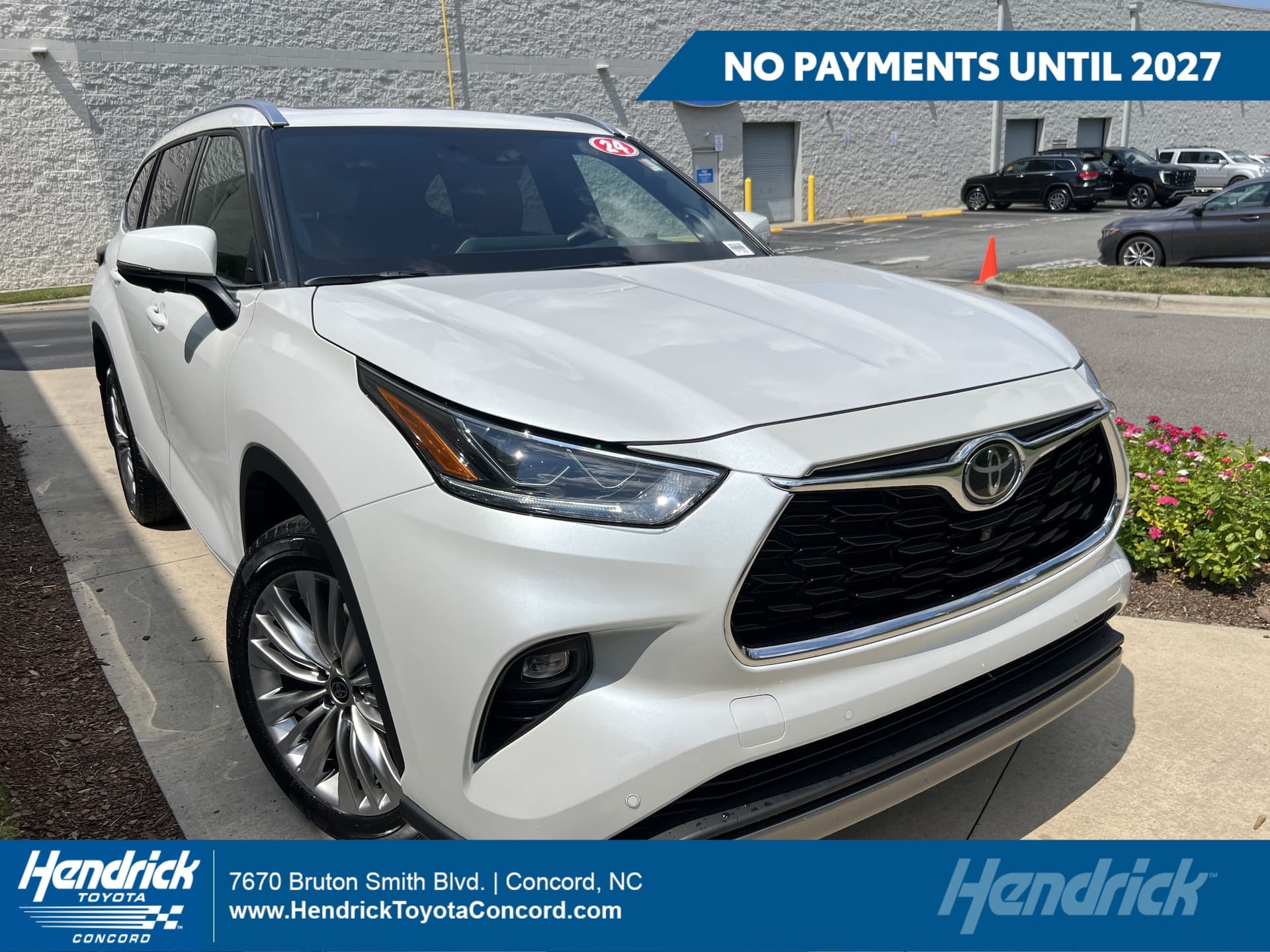2024 Toyota Highlander Platinum — photo 1 of 37