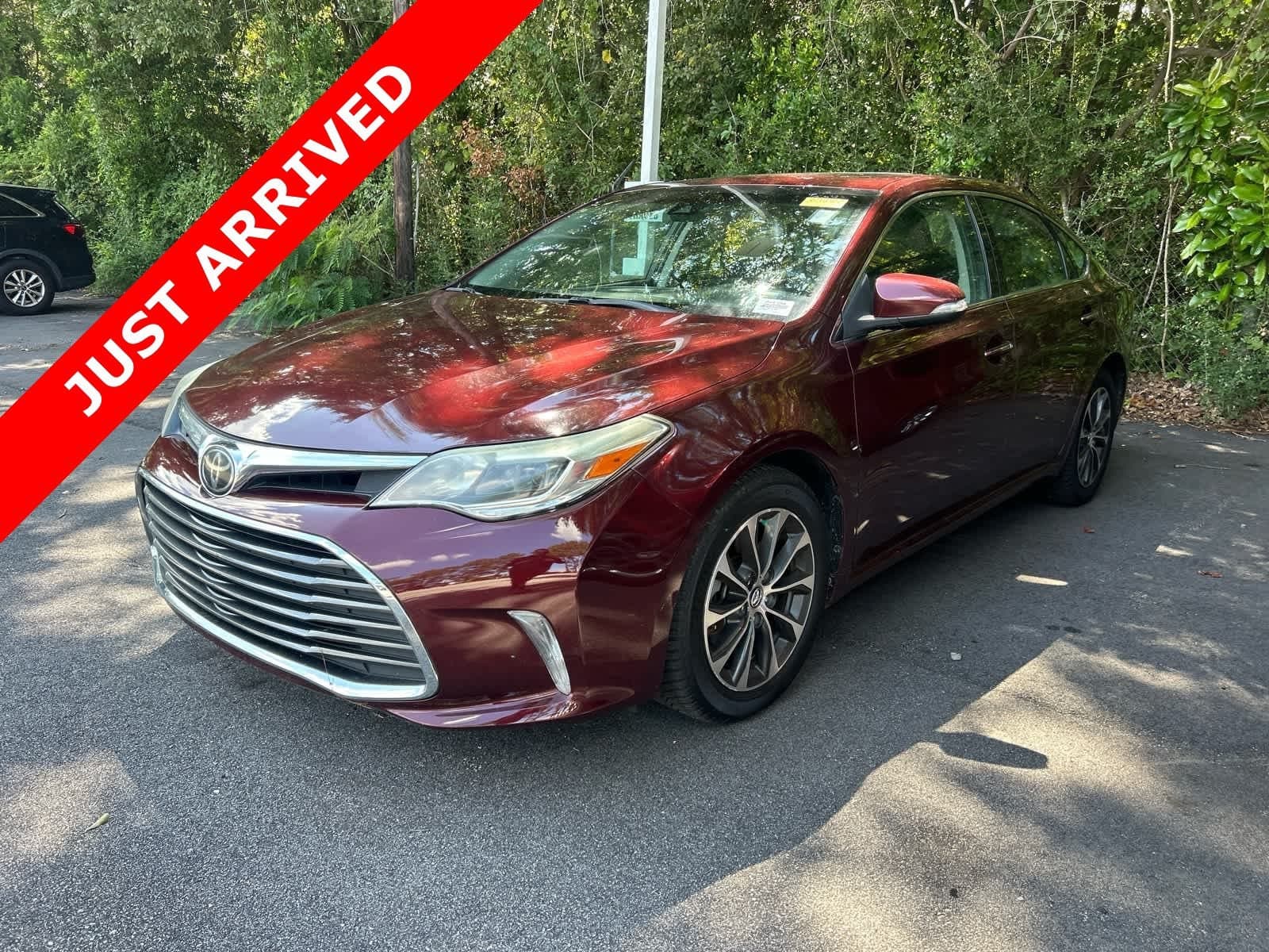 2017 Toyota Avalon XLE Plus — photo 1 of 6