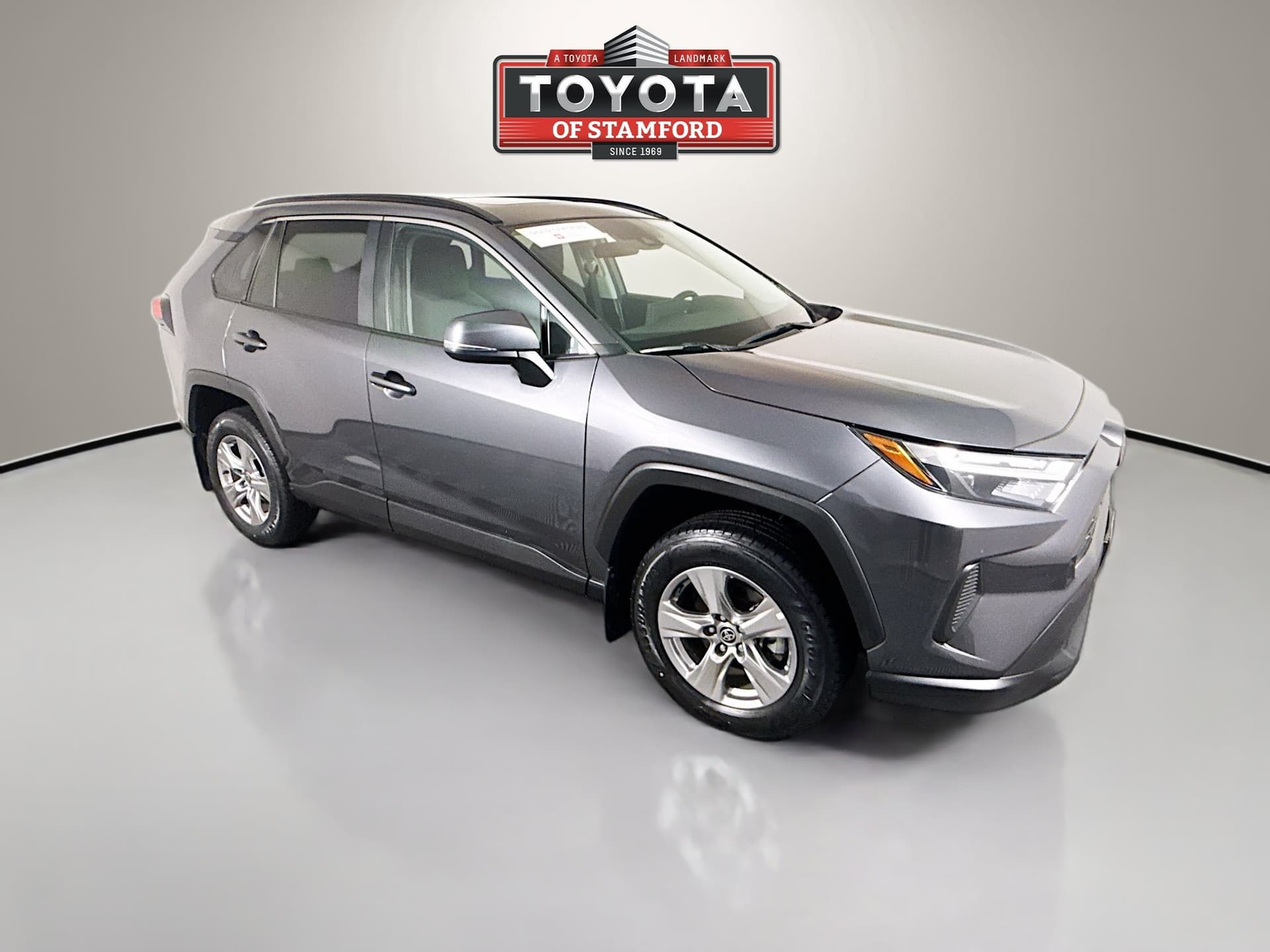 2022 Toyota RAV4 XLE — photo 1 of 30