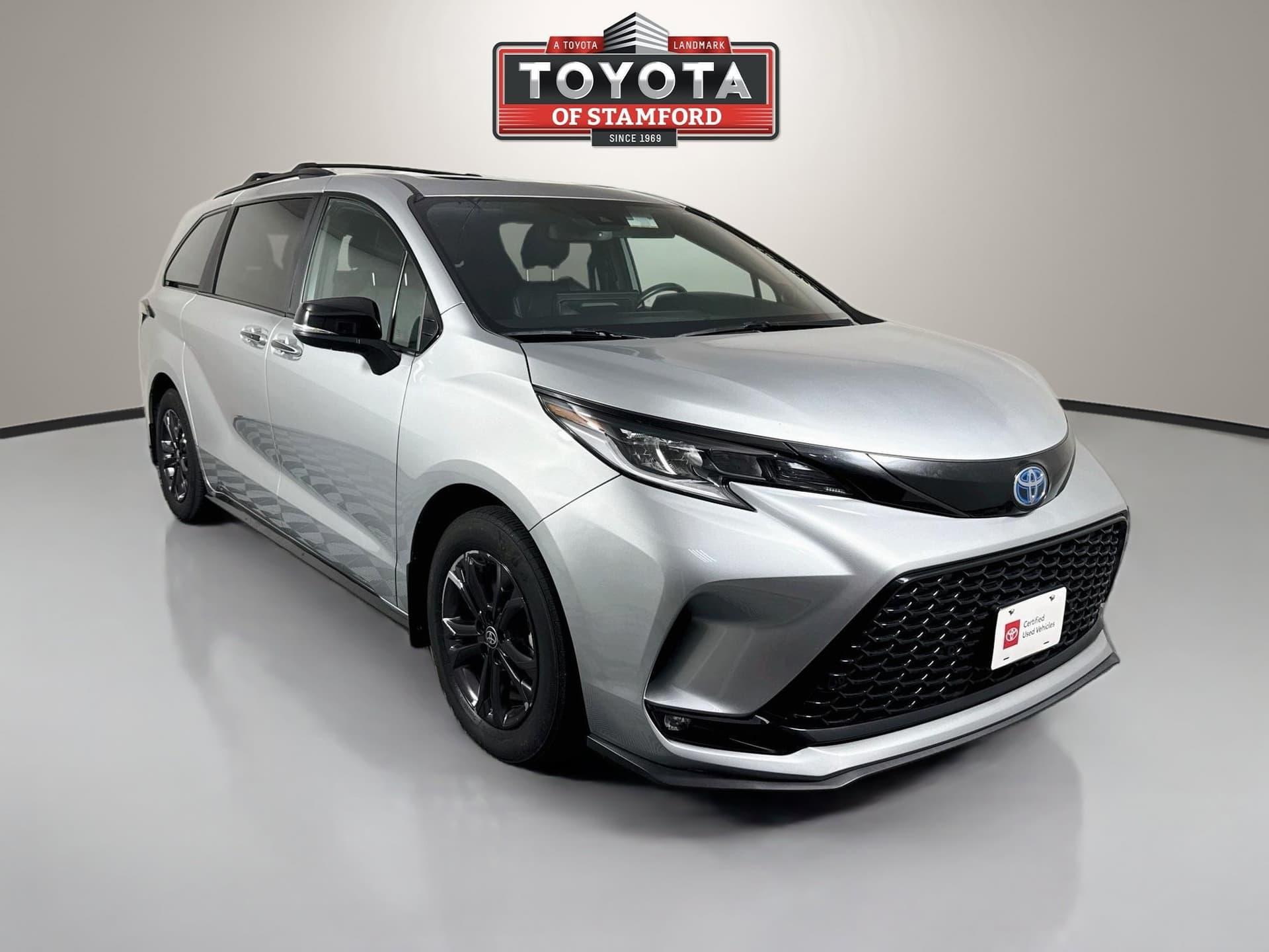 2025 Toyota Sienna XSE — photo 1 of 34