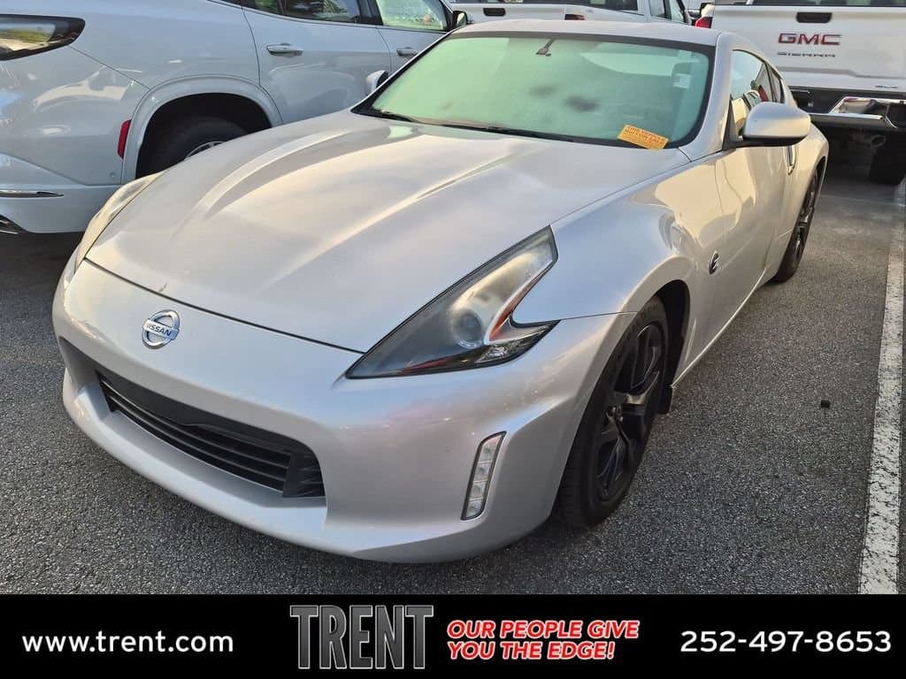 2018 Nissan 370Z Coupe Touring — photo 1 of 15