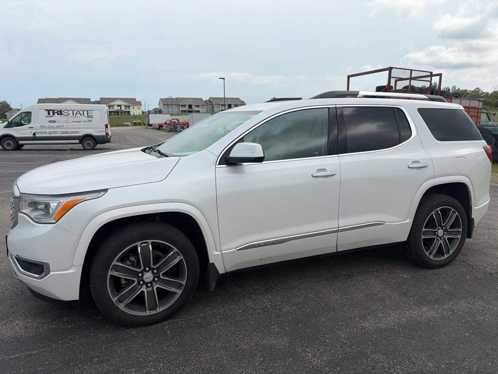 2018 GMC Acadia Denali — photo 1 of 27