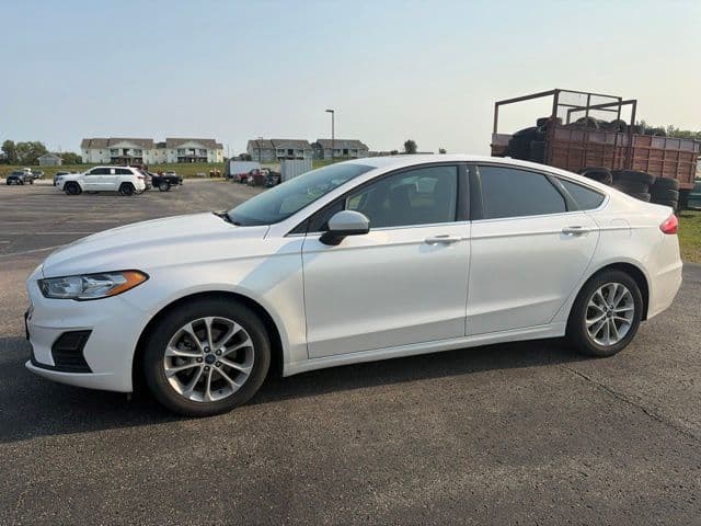 2020 Ford Fusion SE — photo 1 of 25