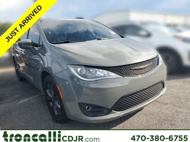 2020 Chrysler Pacifica Touring L — photo 1 of 10