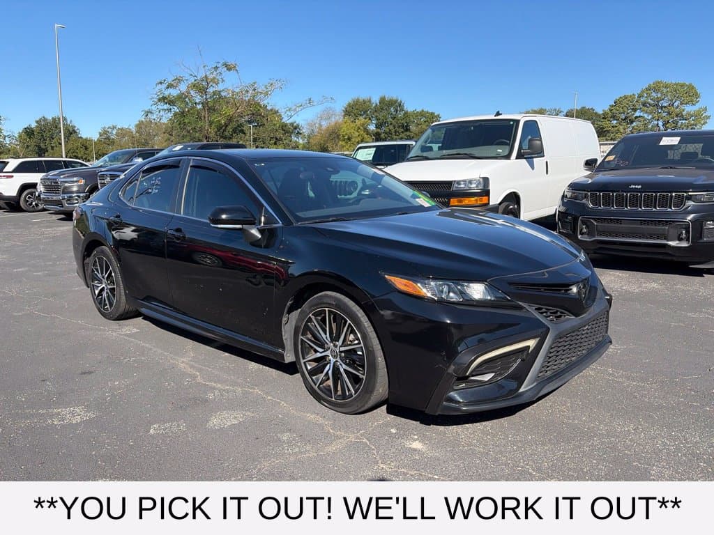 2023 Toyota Camry SE — photo 1 of 14