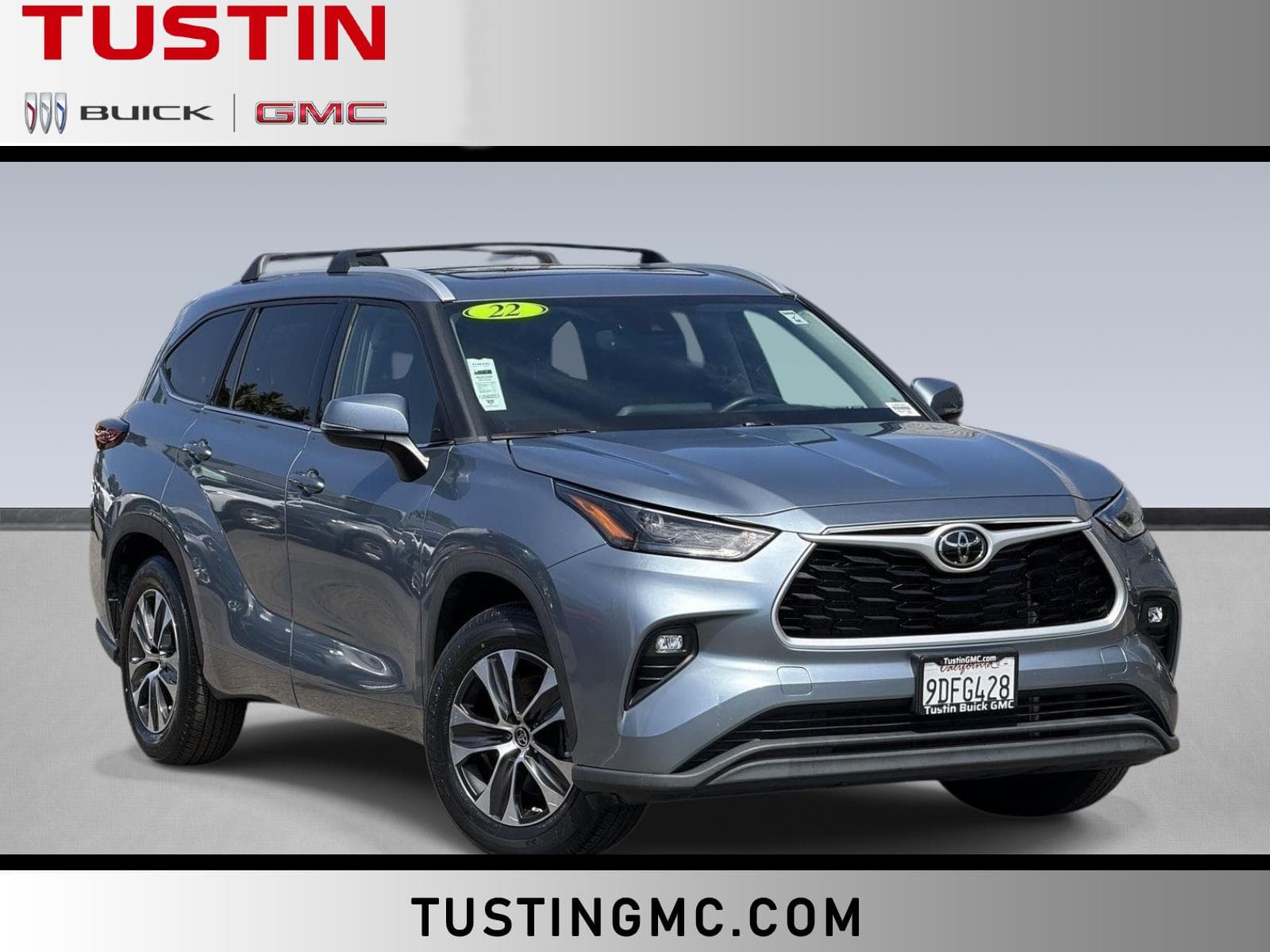 2022 Toyota Highlander XLE — photo 1 of 42