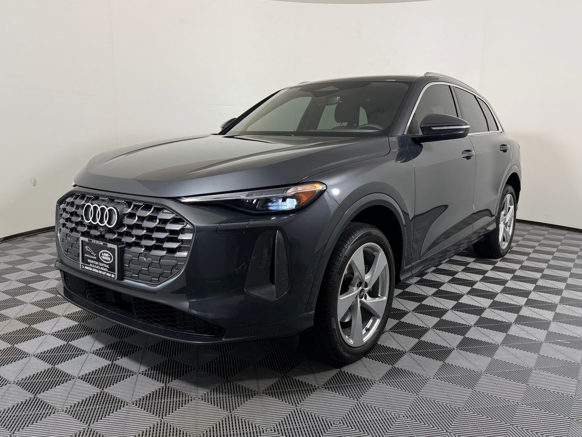 2025 Audi Q5 Premium Plus — photo 1 of 29