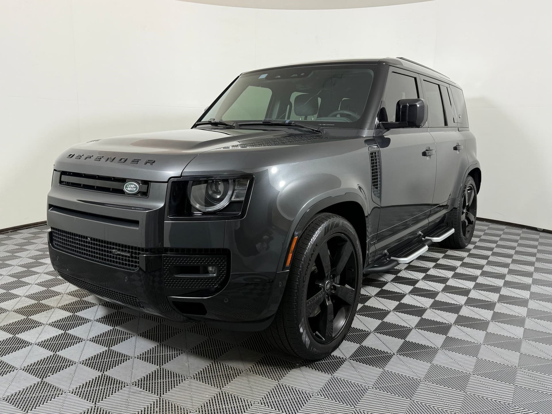 2023 Land Rover Defender X-Dynamic SE — photo 1 of 29