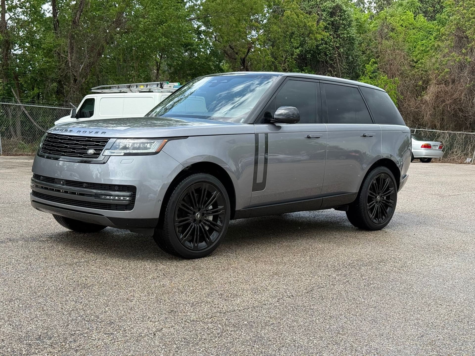 2025 Land Rover Range Rover SE — photo 1 of 30