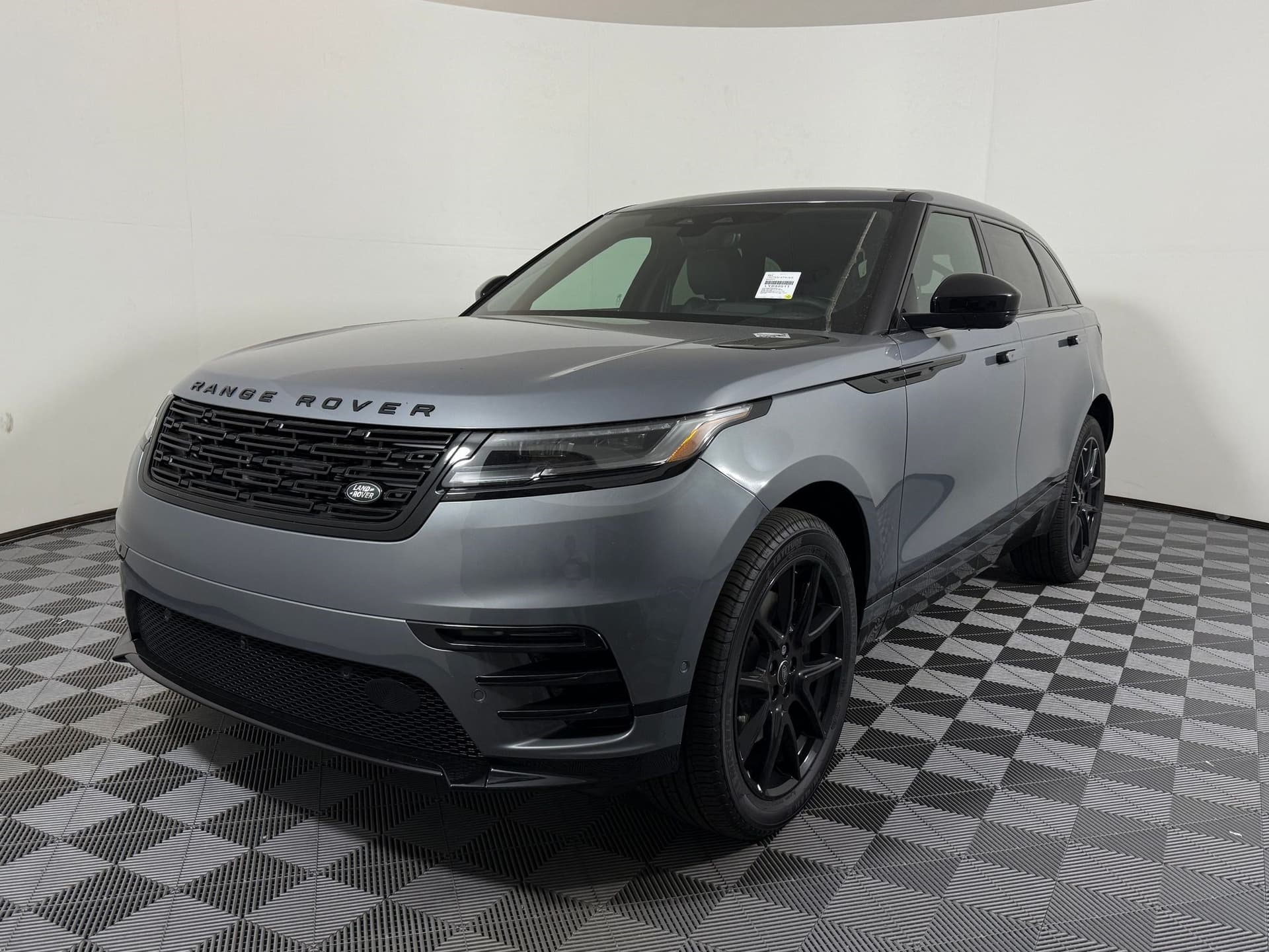 2026 Land Rover Range Rover Velar Range Rover Velar Belgravia Edition — photo 1 of 29