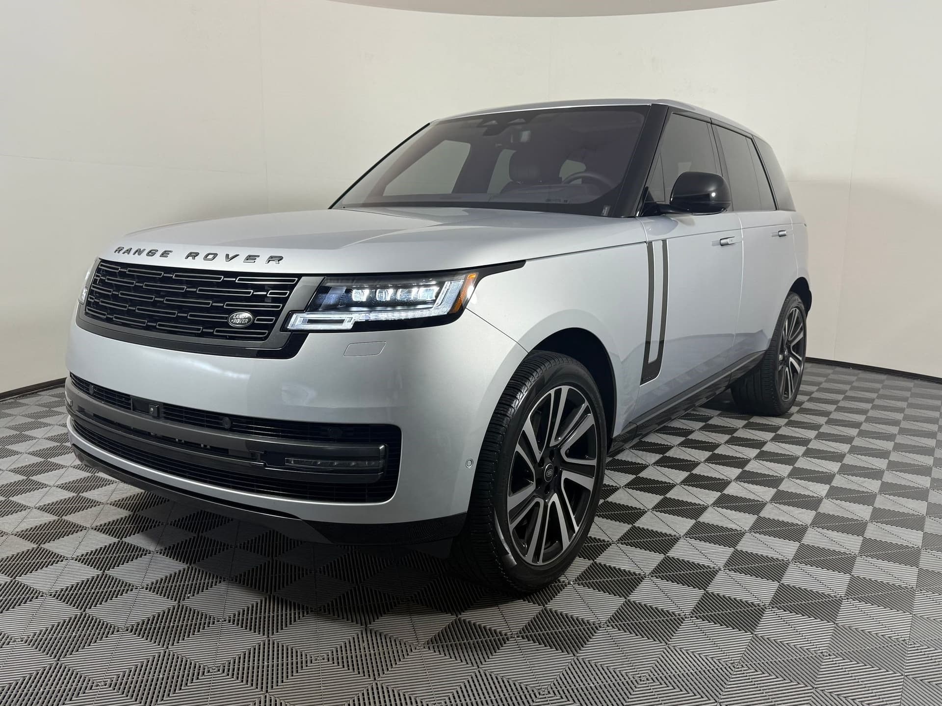 2023 Land Rover Range Rover Autobiography — photo 1 of 29